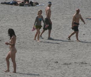 Topless-girl-goes-full-nudist-at-textile-beach-Almeria-%28Spain%29-v6w4xuexsy.jpg