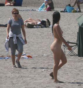 Topless-girl-goes-full-nudist-at-textile-beach-Almeria-%28Spain%29-p6w4xuj3ch.jpg