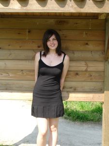 Amateur-teen-flashing-her-pussy-under-a-black-skirt-y6xfd2kq5m.jpg