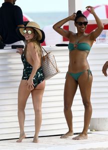 Chanel West Coast â€“ Swimsuit Candids in Miami (Nipslip)-o6xf3q06qy.jpg