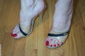 500pics_feet_footfetish_barefeet_girls_fuesse