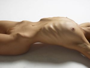 Julia-Yaroshenko-nude-figures-10000px-q6xvfua3e1.jpg