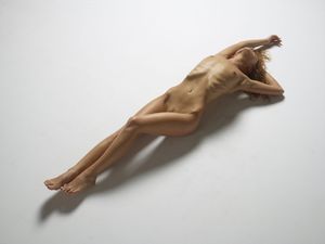 Julia-Yaroshenko-nude-figures-10000px-o6xvfud2mv.jpg