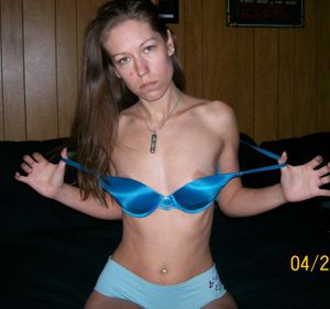 Amateur Girlfriend shows her Naked Body x11-x7a5e29tnp.jpg