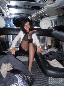 Limo-fun-at-the-bachelor-x31-d7a6fjknvw.jpg