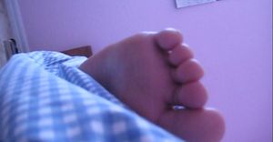 Sisters-Sleeping-Feet-x7-57f9dbxjau.jpg